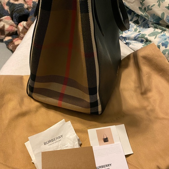 Burberry authentic bag - Picture 3 of 10
